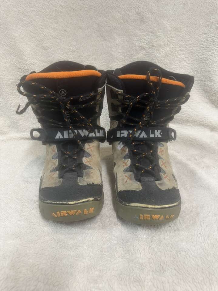 Airwalk Men’s Size 10 Boots