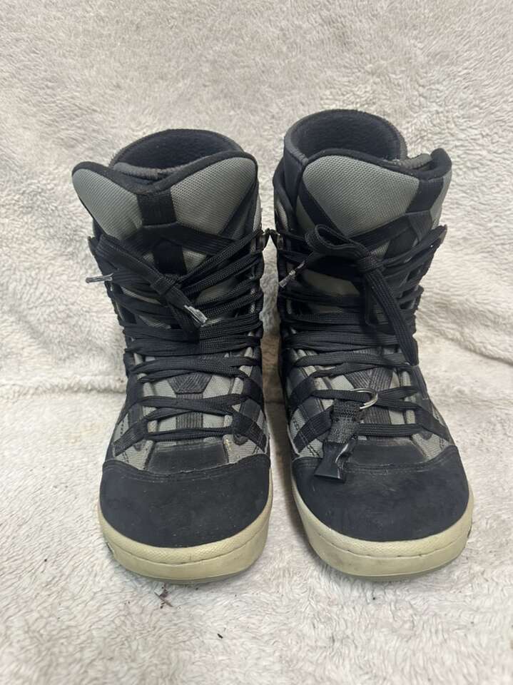 Morrow men’s Size 8 Snowboard Boots