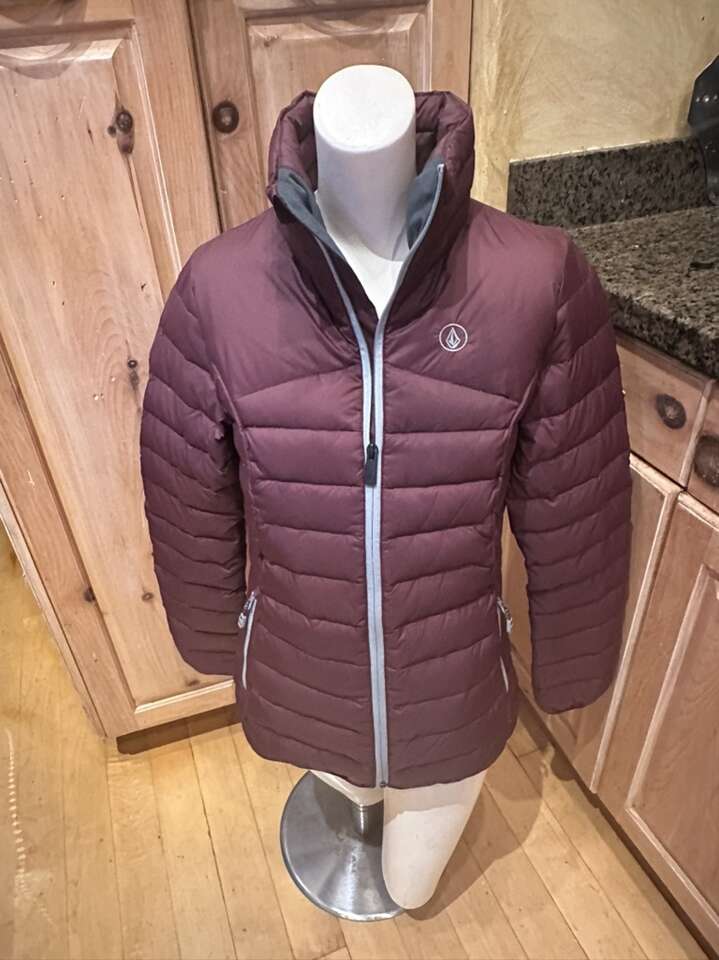 Volcom Women’s M 600mm Burgundy Down Jacket
