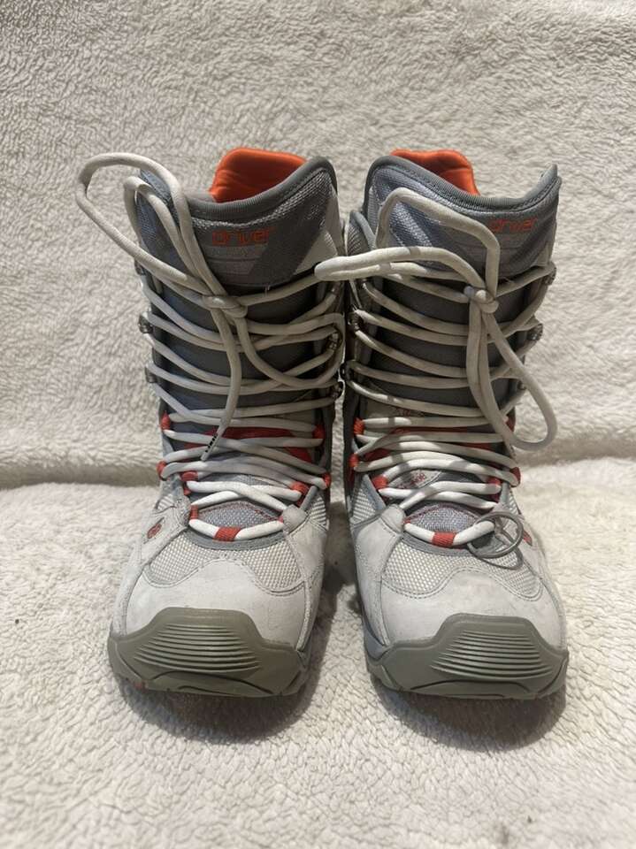 Burton Driver Women’s 7 Gray Snowboard Boots