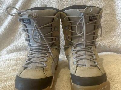 Heelside Men’s Size 9 Beige/Gray Snowboard Boots