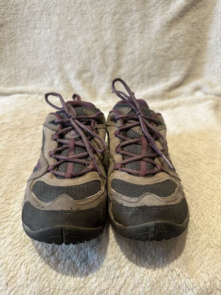 Merrell Women’s 7 Grey/Plum Waterprf Hiking Shoes