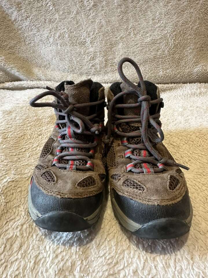 Vasque Youth Size 1 Waterproof Mid Hiking Boots