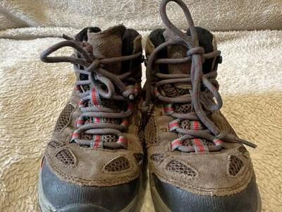 Vasque Youth Size 1 Waterproof Mid Hiking Boots