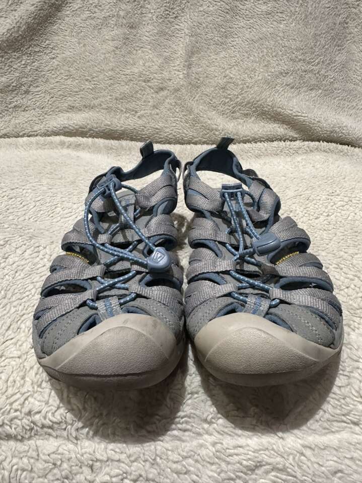 Keen Women’s 8.5 Gray Slim Fit Hiking Sandals