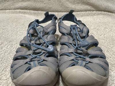 Keen Women’s 8.5 Gray Slim Fit Hiking Sandals