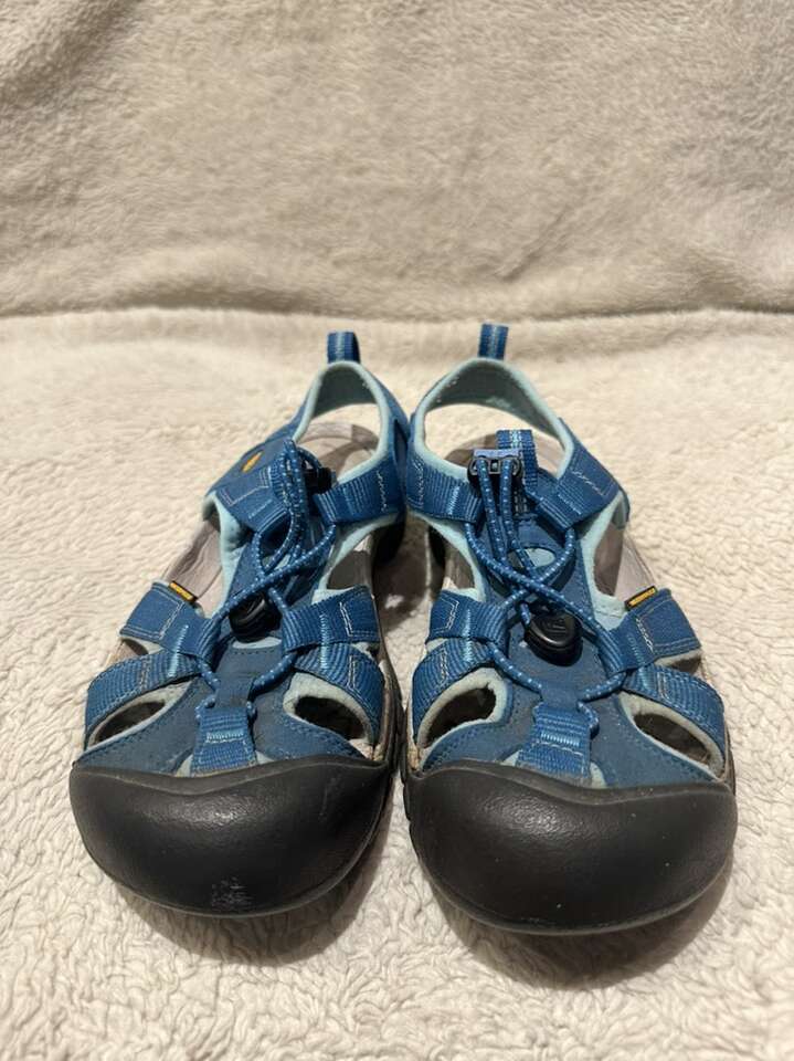 Keen Women’s 8.5 Teal Waterproof, Hiking Sandals