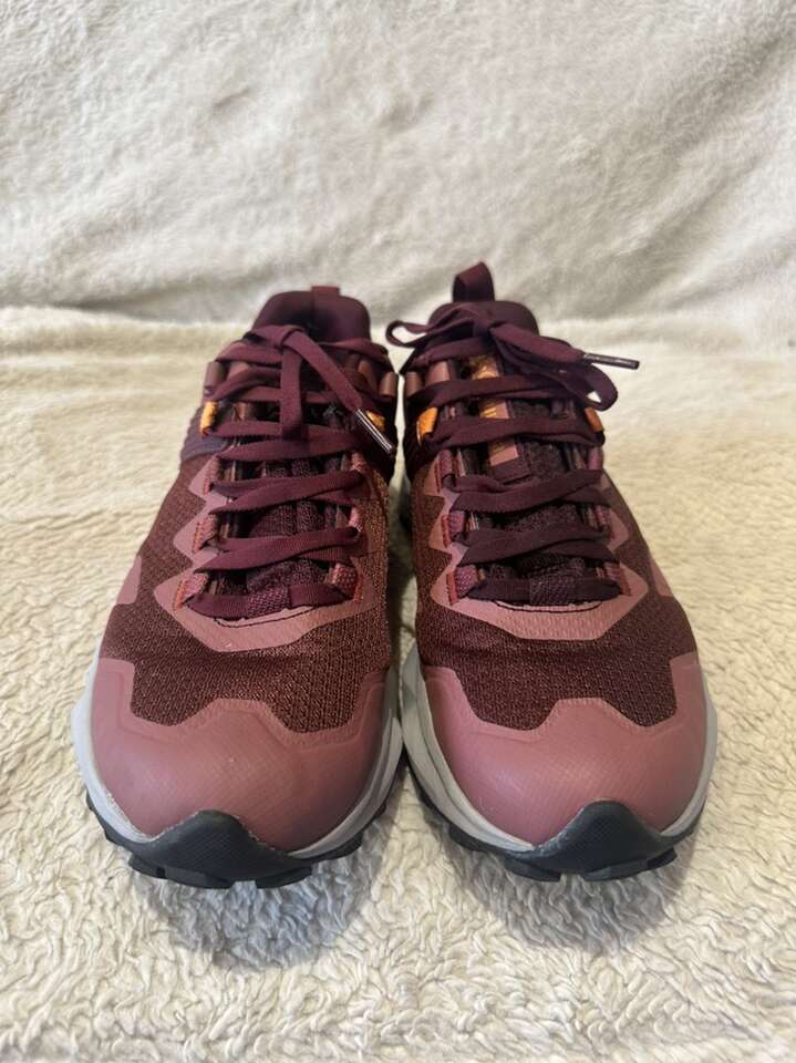 Columbia Women’s 8 Maroon Wtrprf Hiking Shoes