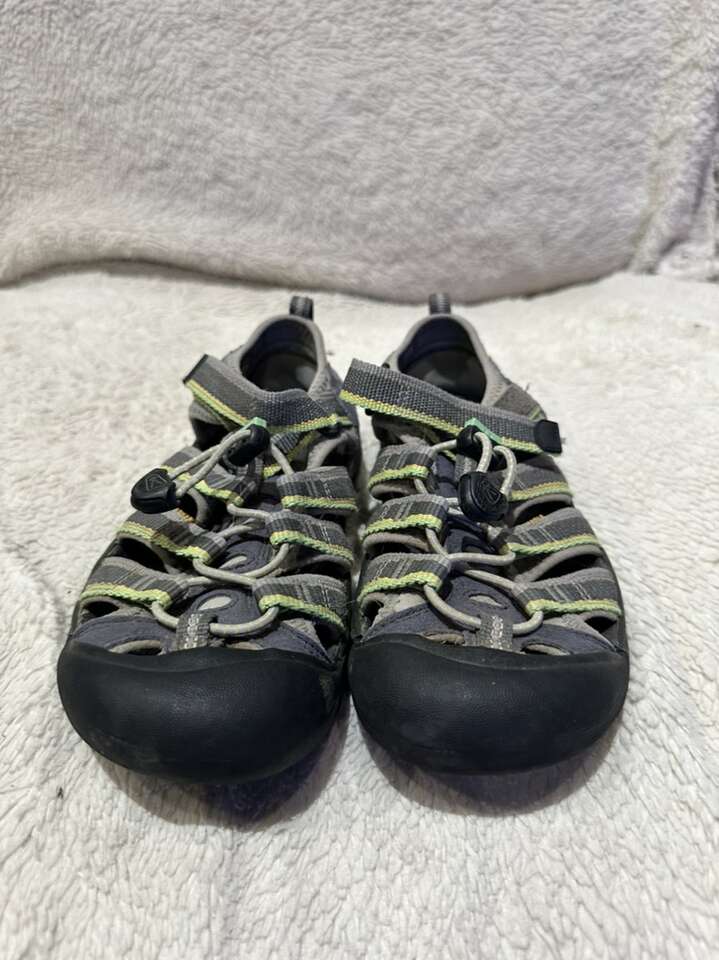 Keen Youth, Size 3 Gray Waterproof, Hiking Sandals