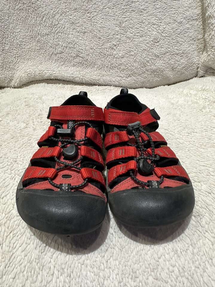 Keen Youth Size 3 Red Wtrprf Hiking Sandals