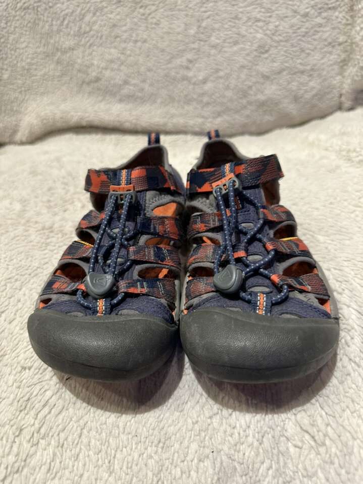 Keen Youth Size 4 Gray Waterproof, Hiking Sandals