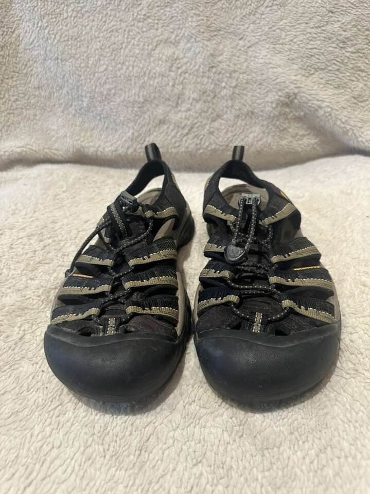 Keen Men’s Size 8.5 Black/Khaki Hiking Sandals