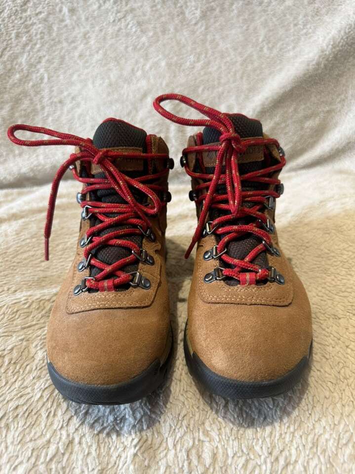 Columbia Women’s Size 6.5 Waterproof Hiking Boots
