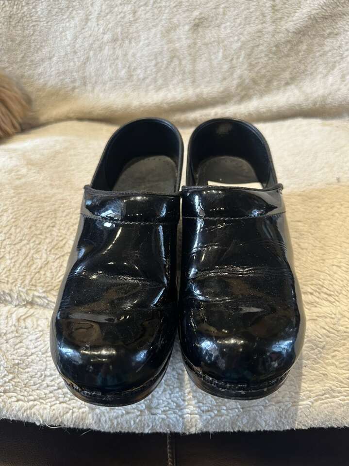 Dansko Women’s size 8 Or Eu 39 Black Clogs