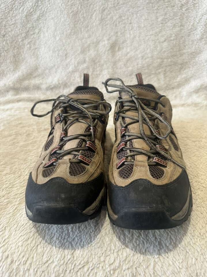 Cabela’s Men’s 9 Leather/Mesh Goretex Hiking Shoes