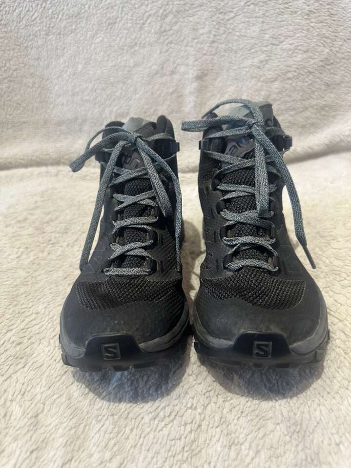 Salomon Women’s 6 Black Mesh Outline Trail Shoes