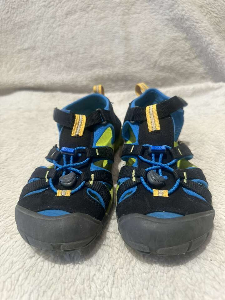 Keen Youth Size 3 Black Washable, Hiking Sandals