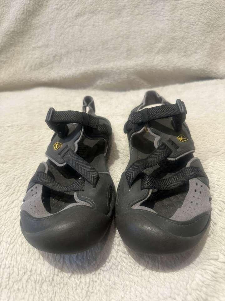 Keen Men’s Size 9 Black/Gray Sports Sandals