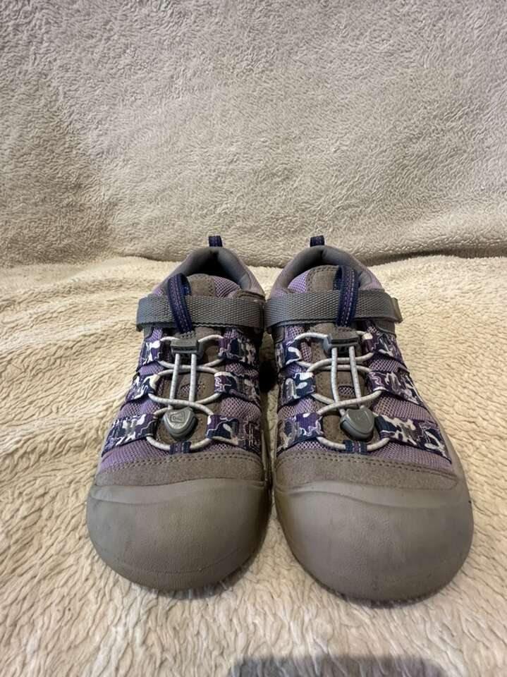 Keen Youth Size 5 Lavender/Navy Trim, Hiking Shoes