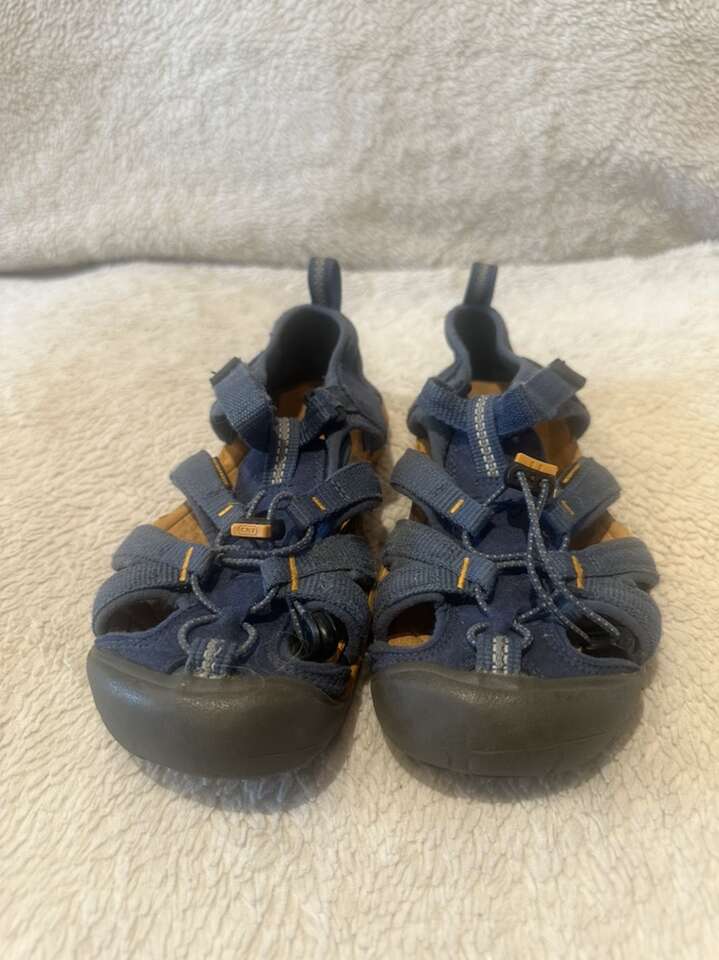 Keen Youth Size 3, Navy Wtrprf Slim Hiking Sandals