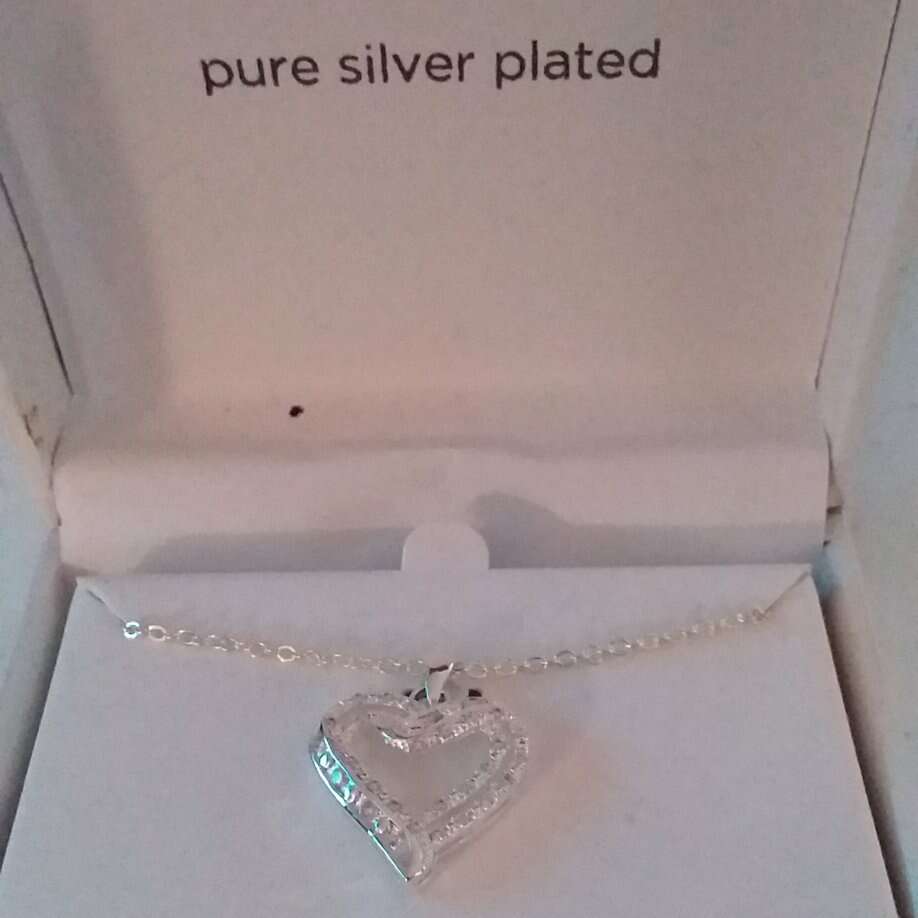 SILVER PLATED HEART NECKLACE