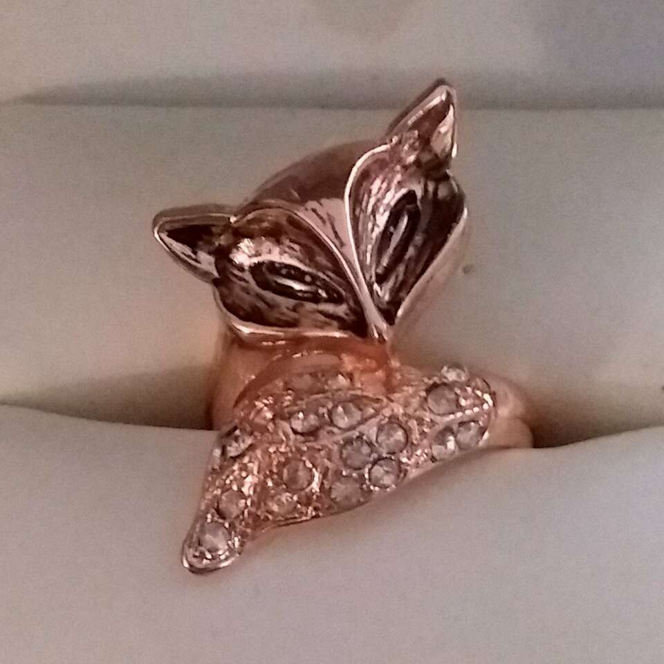 UNIQUE FOX RING...SIZE 7