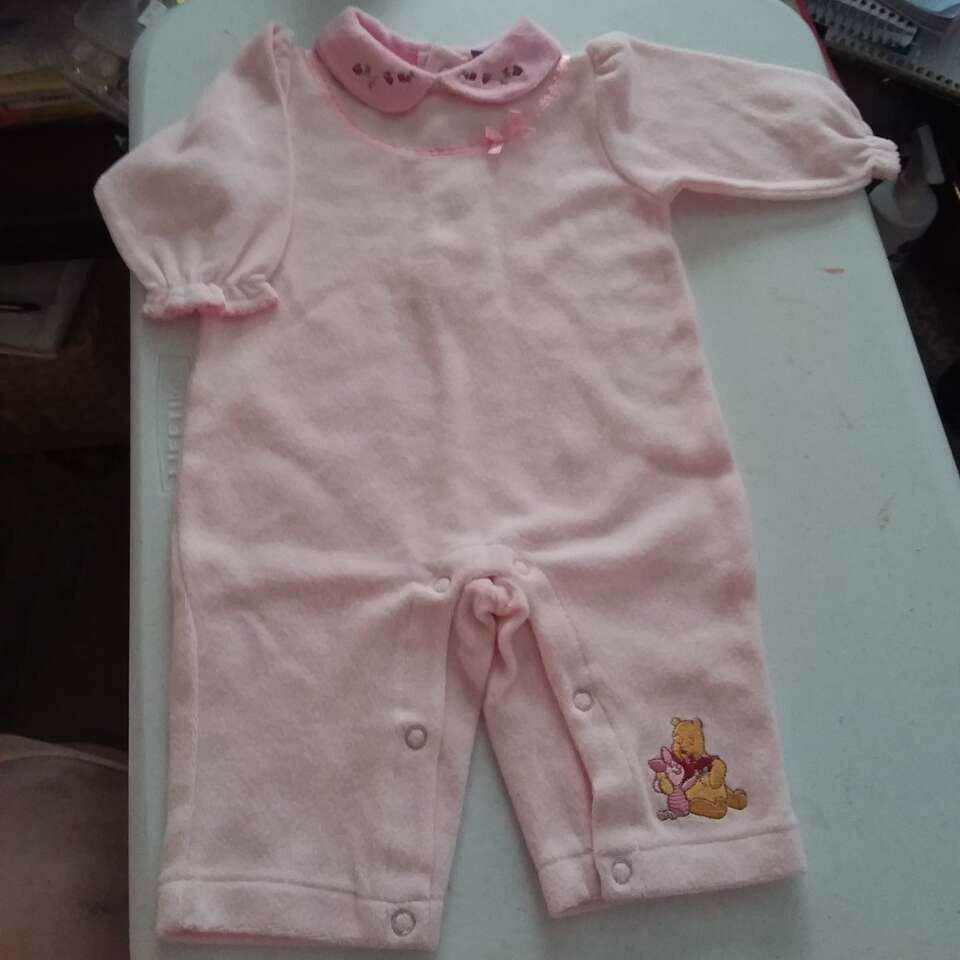 SUPER SOFT WINNIE THE POOH OUTFIT. 0-3 MO