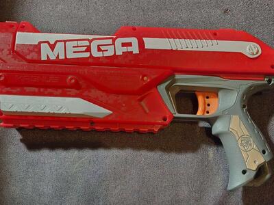 nerf mega cycloneshock or magnlus