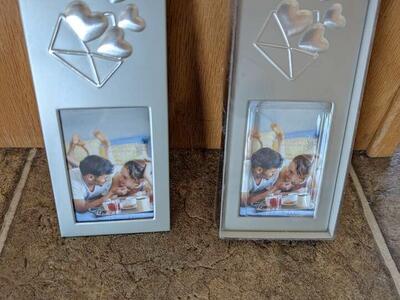 2x3 inches Picture Frame w/2 Silver Hearts