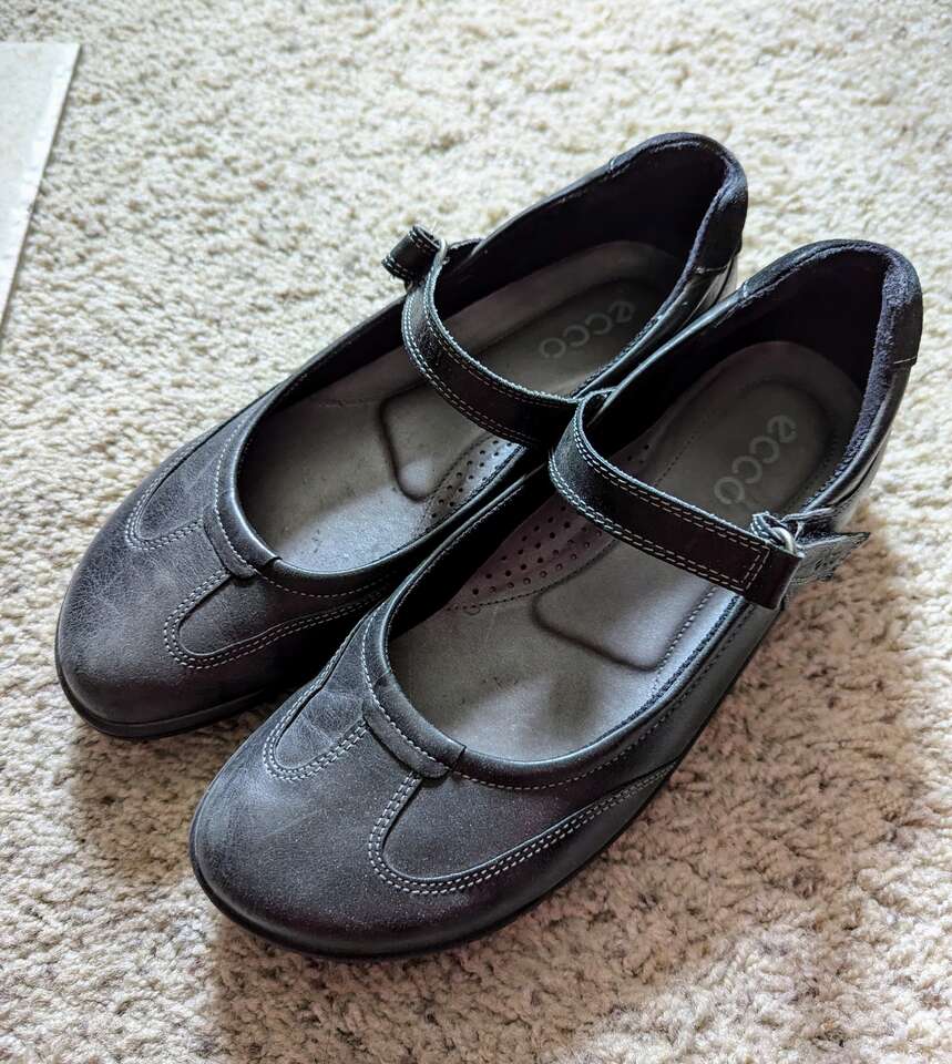 Ecco Black Leather Shoes Size 8-8.5 US