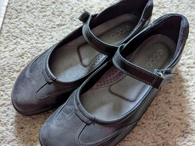 Ecco Black Leather Shoes Size 8-8.5 US