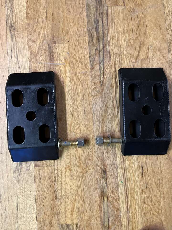 RockJock CE-9031E Heavy Duty Leaf Spring Plates for Use with 2 inch Springs 76-86 Jeep CJ and universal