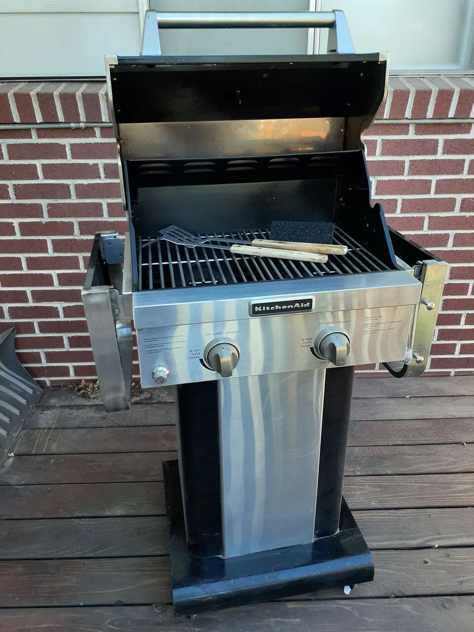 Kitchen Aid Grill, barely used Furniture