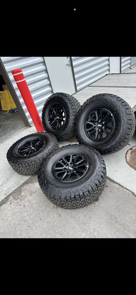 BRAND NEW 2023 Ford Raptor 17in Wheels/ 315/70/17