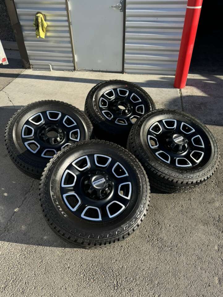 BRAND NEW 2024 F350 Platinum 20in OEM wheels/tires