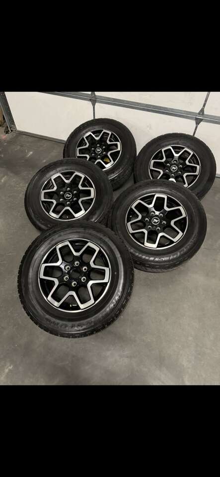 2023 Bronco Badlands 18in OEM wheels/ 255/70/18