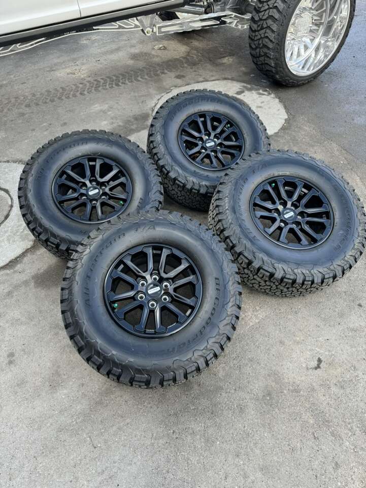 NEW 2024 Ford Raptor 17in OEM wheels/ 315/70/17