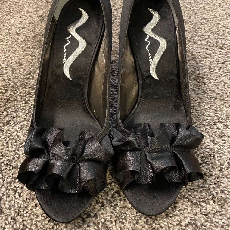 New Nina Black 6 1/2 High Heel Shoes