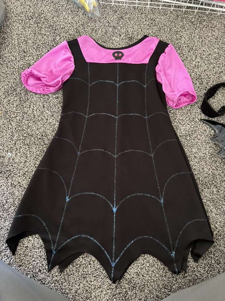 Disney Vampirina Halloween Costume Size 5?