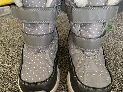 Girl Size 2 Snow Boots Winter Boots Gray Pink Who