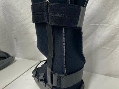 Nearly New Maxtrax Walking Boot Size XS