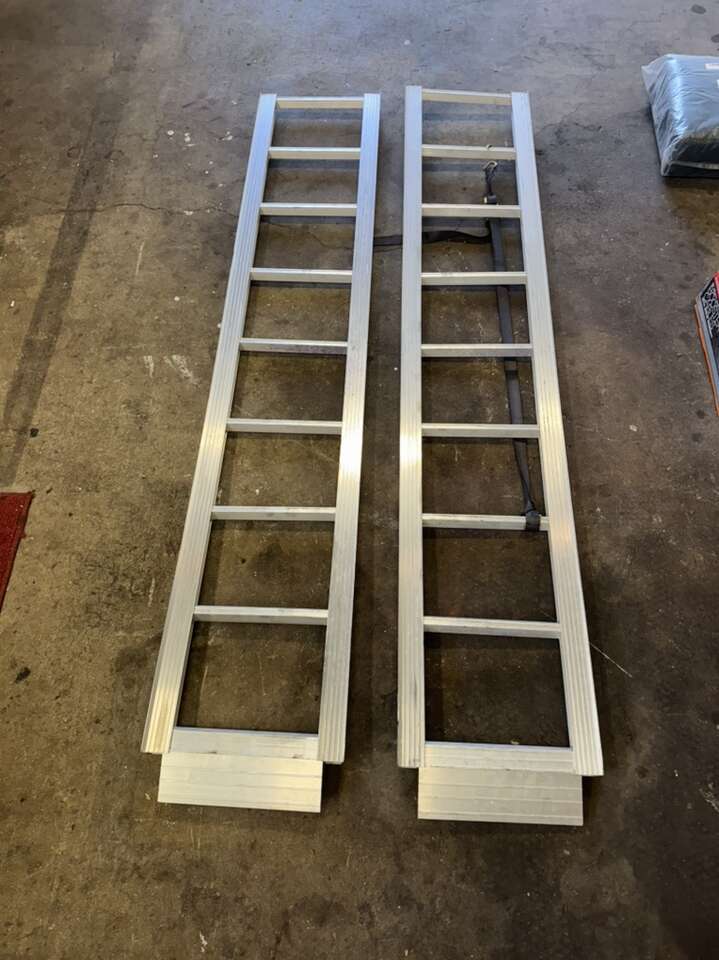 Aluminum ATV/motorcycle Ramps 5.5'