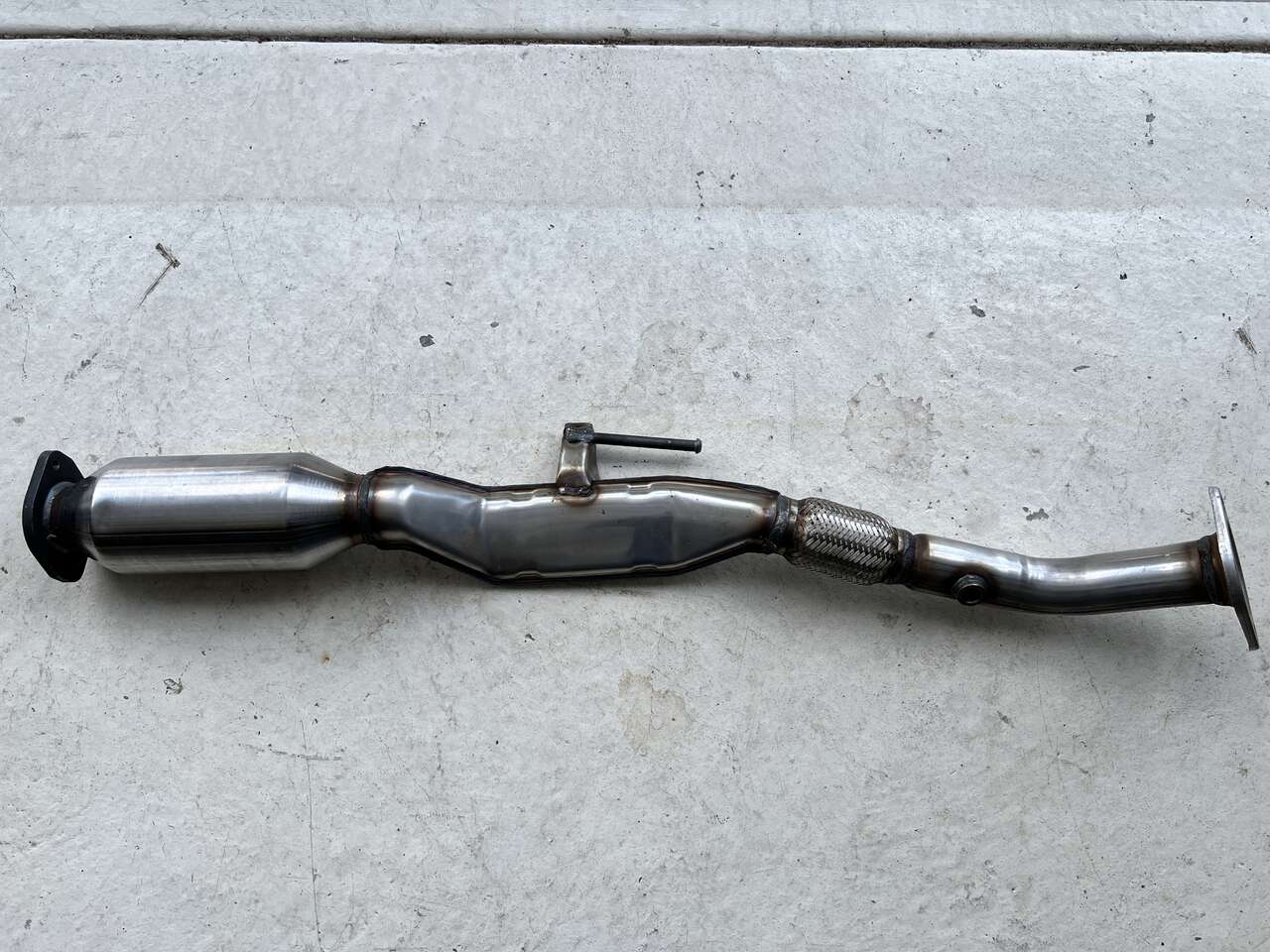 New, Rear Catalytic Converter, Direct-Fit Compatible with Nissan Altima 2002 2003 2004 2005 2006 2.5L, EPA Compliant