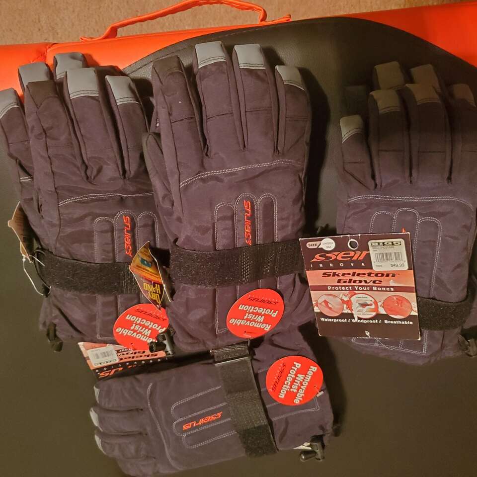 Safe built in  wrist guard snowboarding g