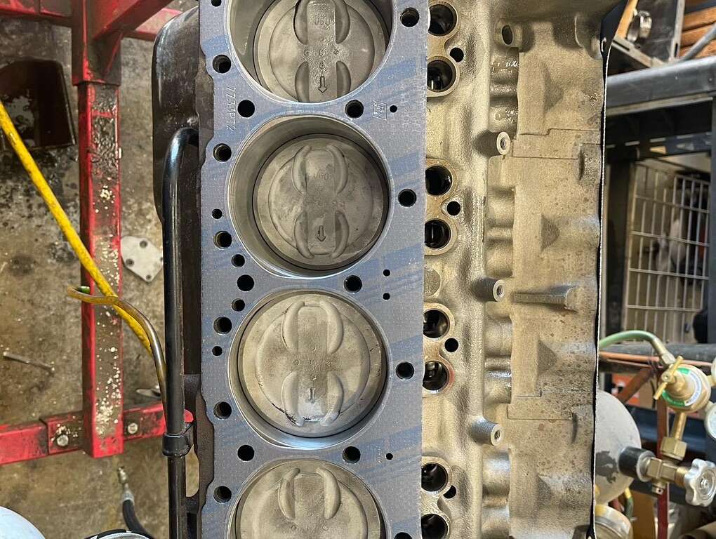 Reman 5.7 Marine Engine