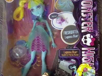 Monster High Barbie Doll Lagoona blue 13 wishes with pet fish neptuna