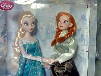 Disney Barbie Anna and Elsa doll's FROZEN ice skating set