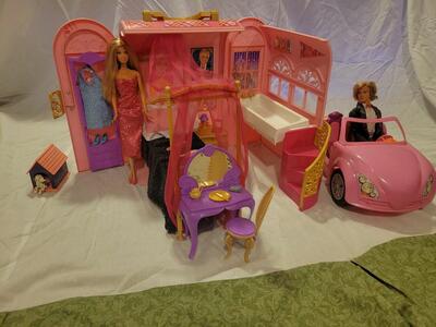Barbie Princess doll house bed and bath with Barbie, Ken, dog, car and accessories