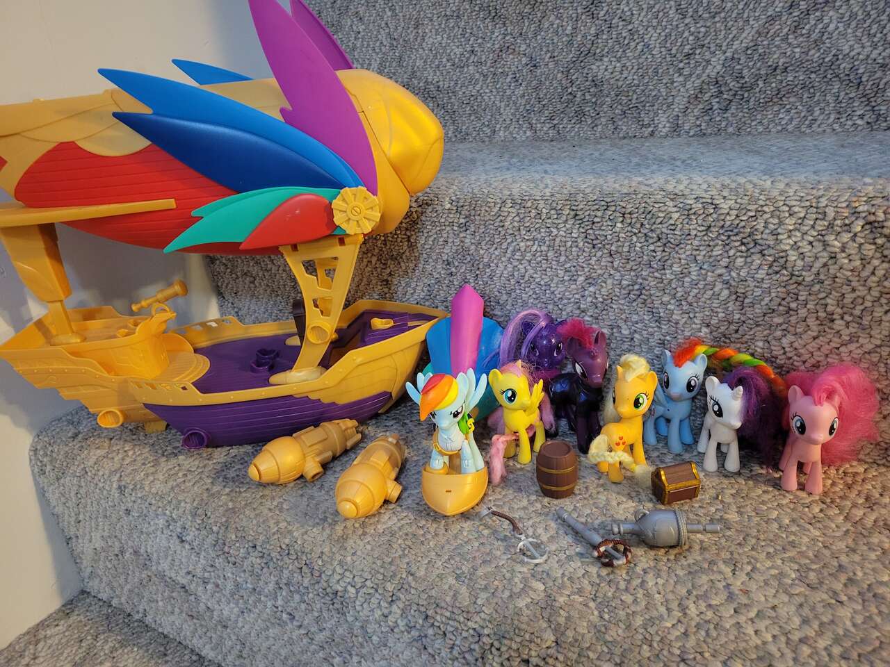 My Little Poney flying pirate ship with rainbow dash and 7 EXTRA PONIES