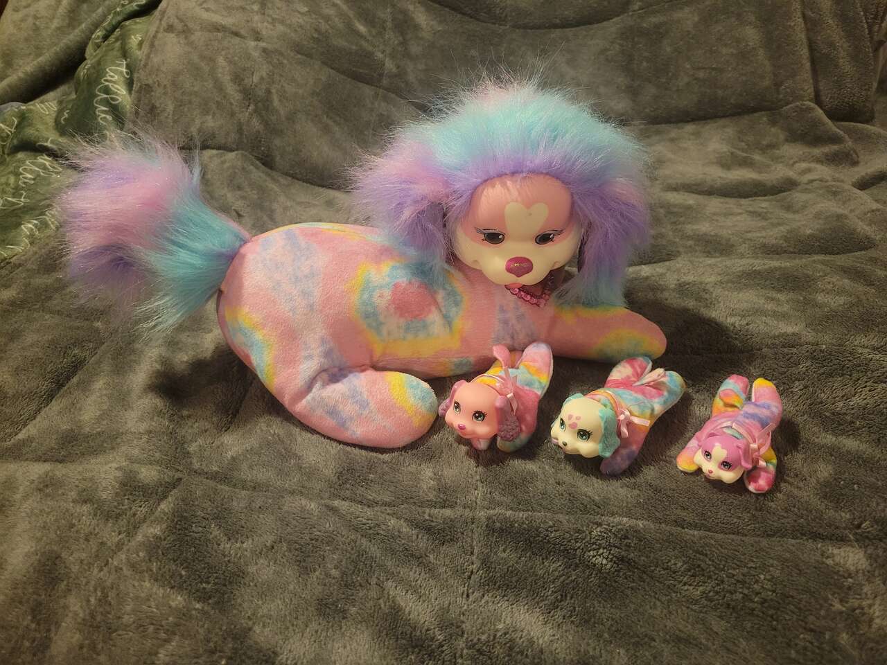 Puppy surprise Taffy Tie-Dye with 3 puppies dogs